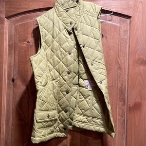 Beautiful pistachio green vest by Filson. Size M. Worn only twice.